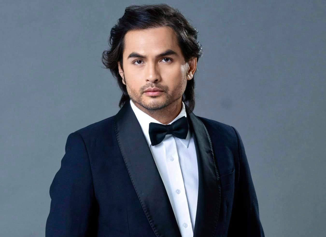 Duc Tien guc xuong khi dang got trai cay hinh anh