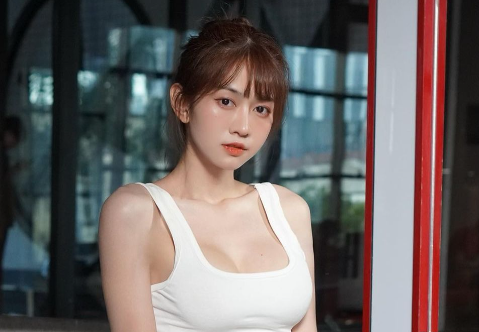 Canh khoc gay tranh cai cua Le Bong hinh anh