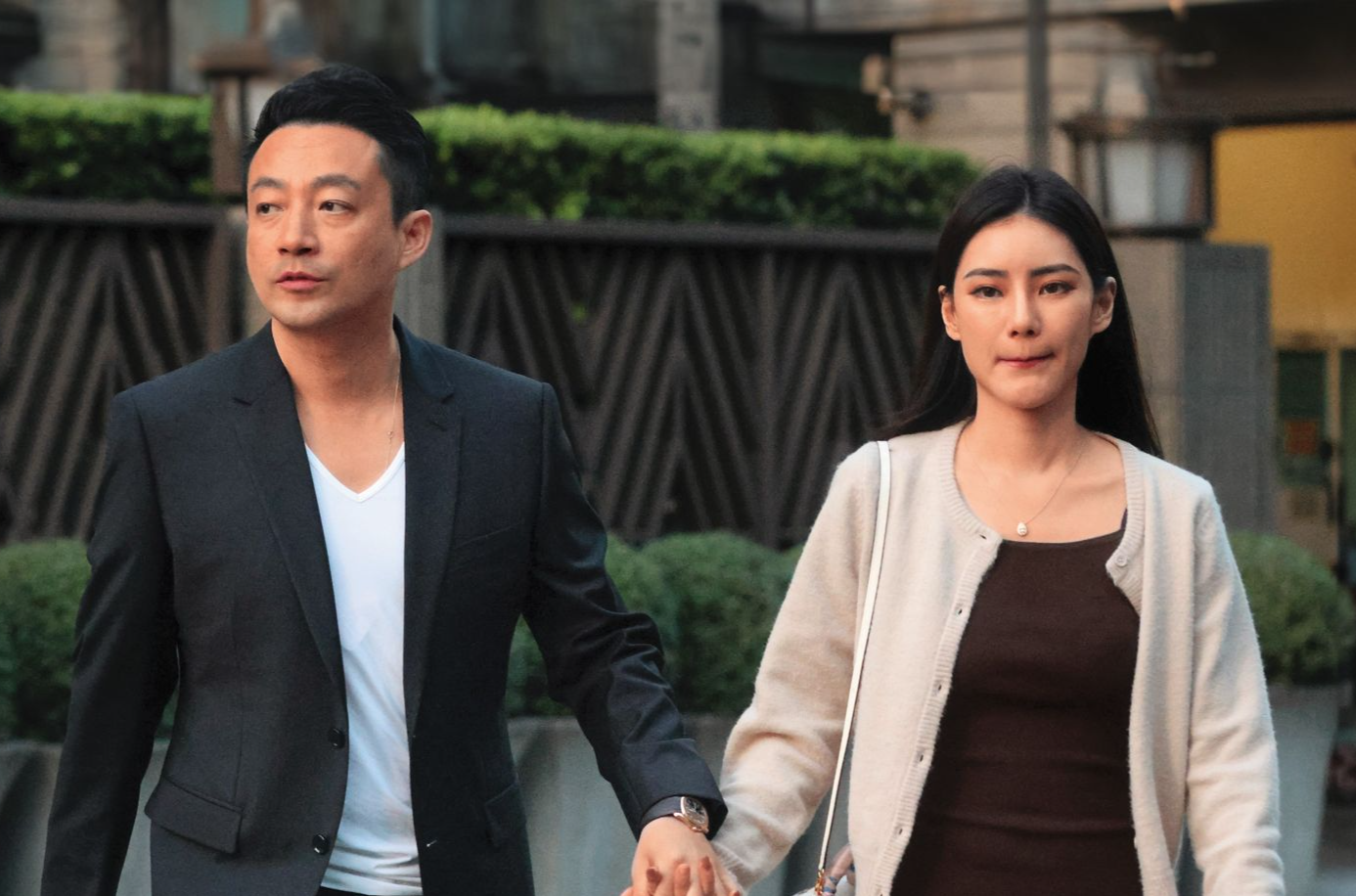 Uong Tieu Phi ket hon voi hot girl hinh anh