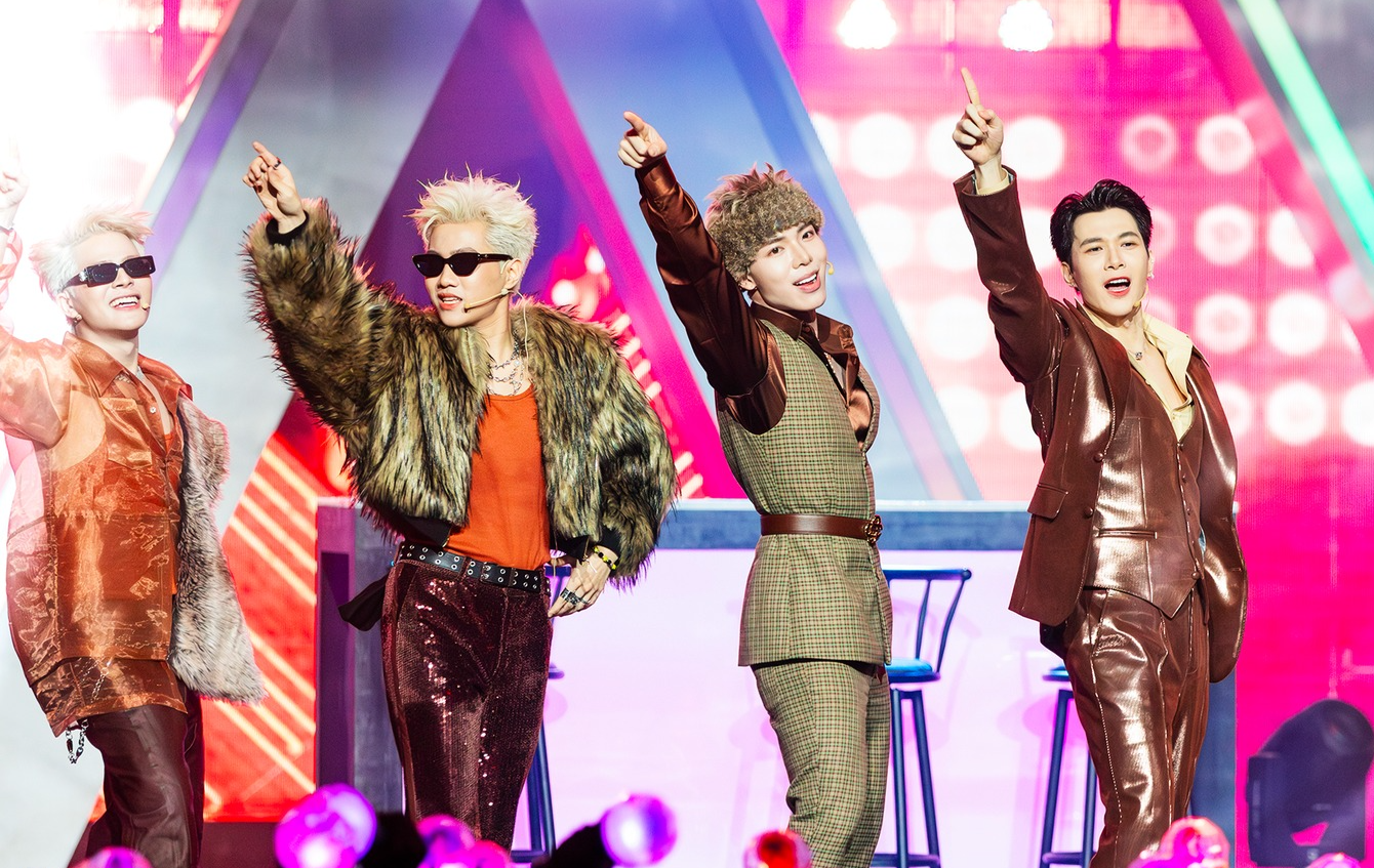 Anh trai 'say hi' gay bat ngo hinh anh