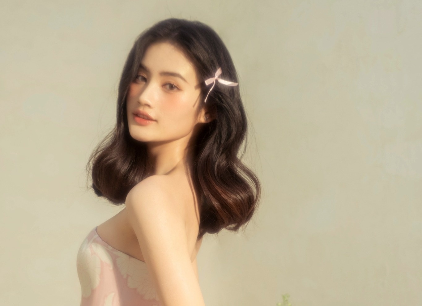 Tuoi 22 cua Huynh Tran Y Nhi hinh anh