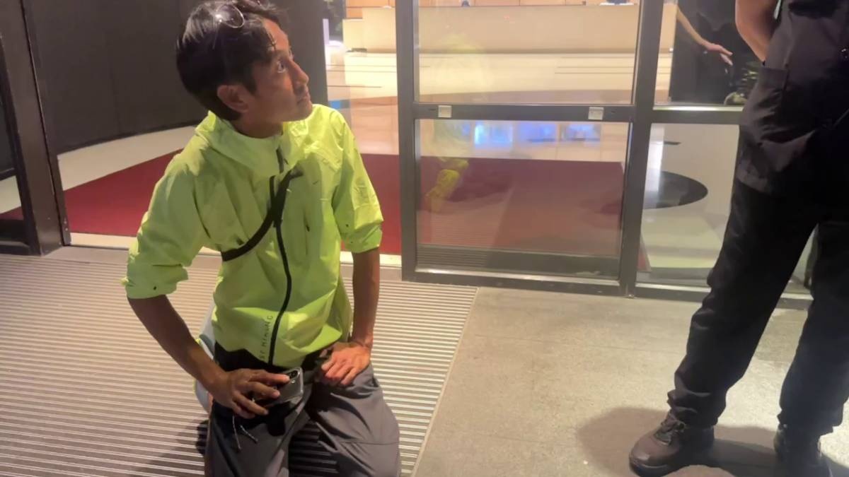 Dien vien Duong Tri Binh quy goi xin vai dien hinh anh