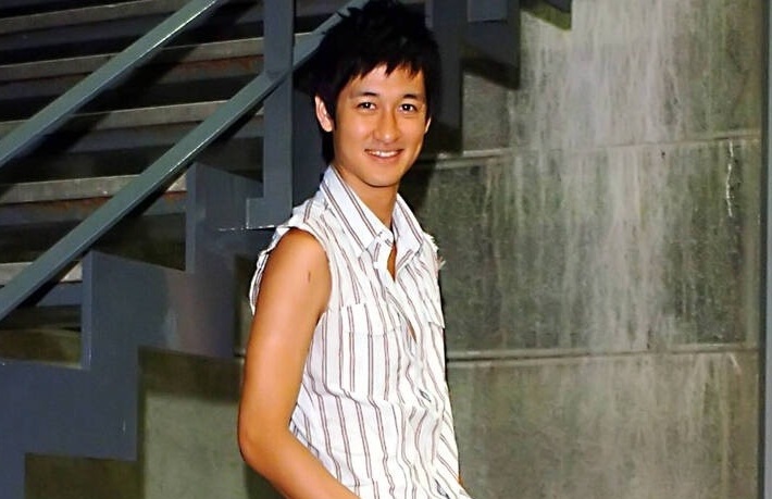 Dien vien Duong Tri Binh di lang thang tren pho hinh anh