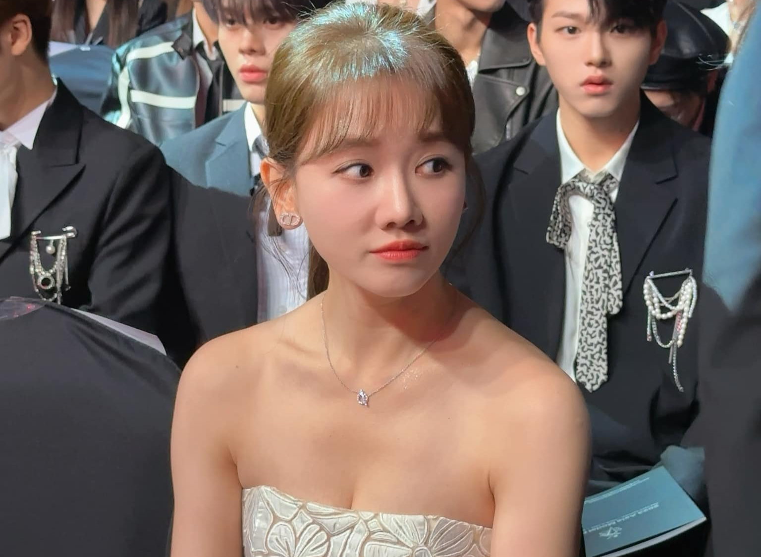 Hari Won gay tranh cai hinh anh