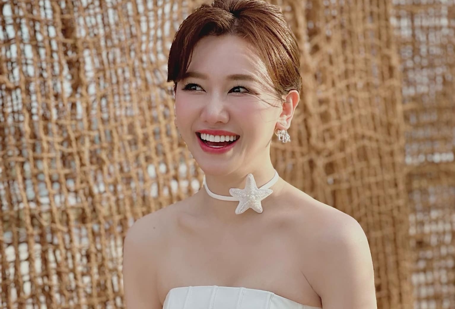 Vi sao Hari Won gay tranh cai? hinh anh