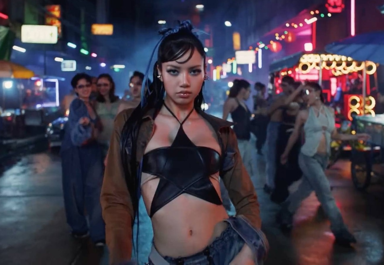 Lisa lap ky luc moi hinh anh