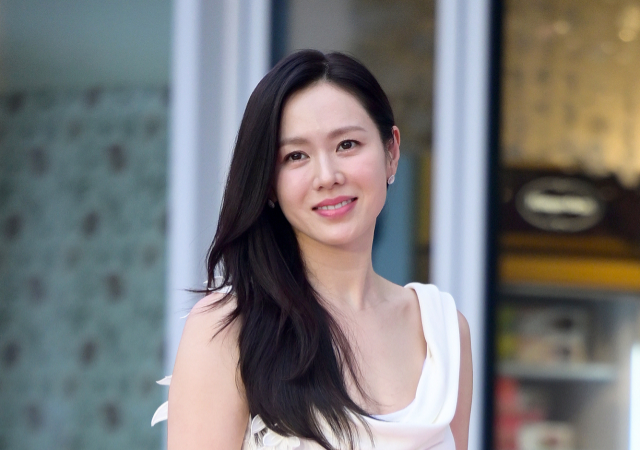 Son Ye Jin tai xuat tham do hinh anh