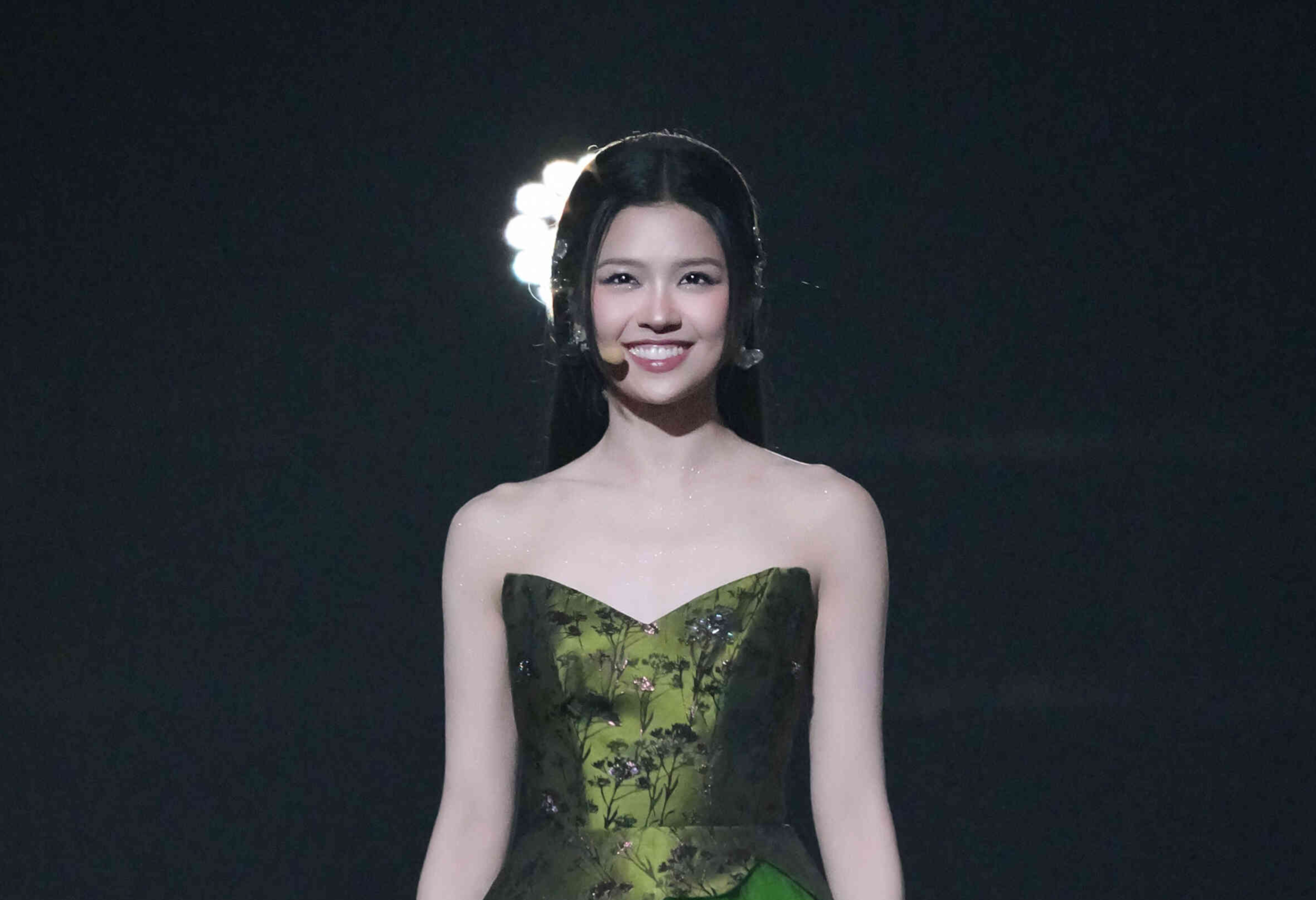 Suni Ha Linh khong the thanh doan o show Trung Quoc hinh anh