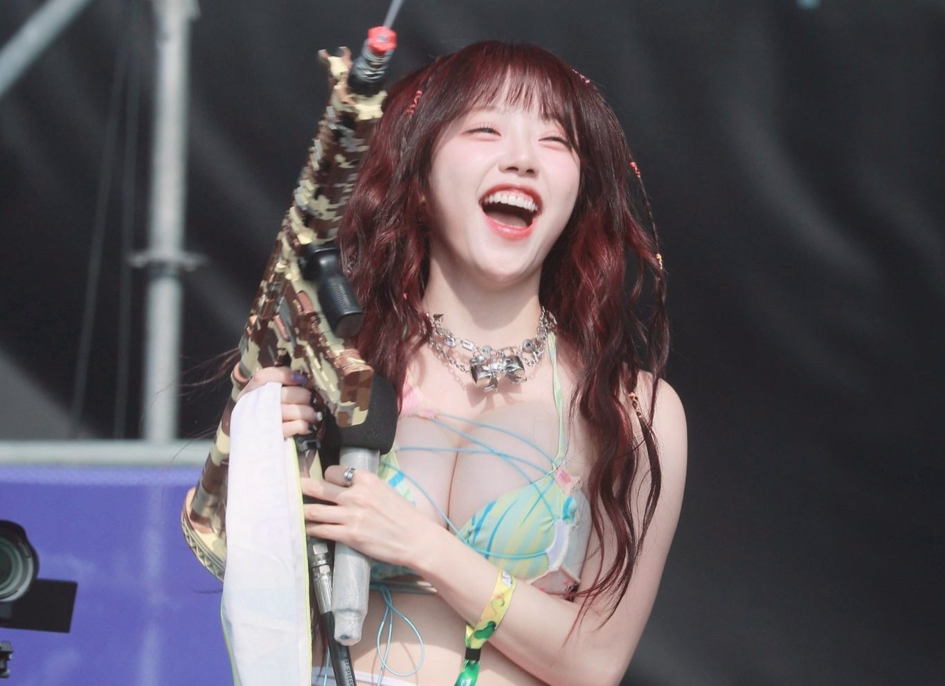 Ca si Han Quoc mac noi y tao bao o le hoi nuoc hinh anh