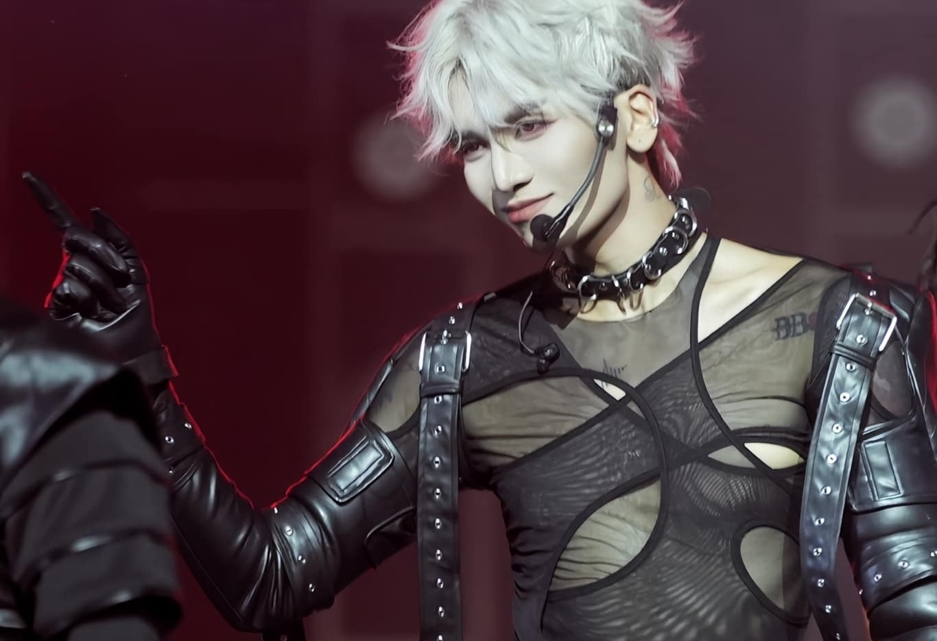 Tranh cai ve binh chon cua cac anh trai hinh anh