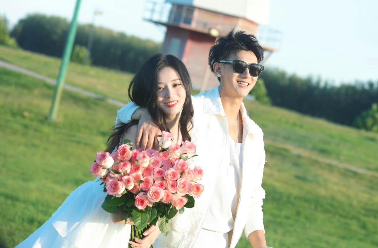 Hoang Tu Thao va Tu Nghe Duong hen ho hinh anh