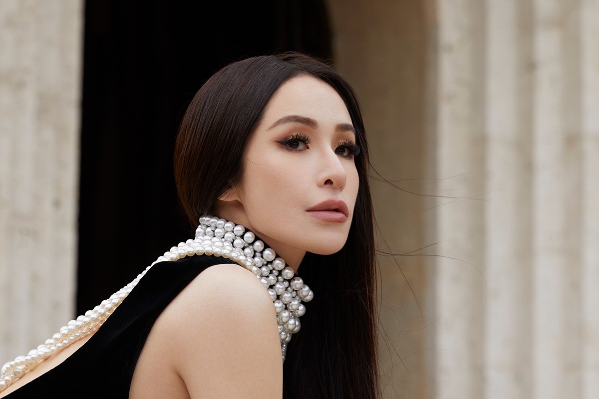 Tieu A Hien tu choi khi ban trai cau hon hinh anh