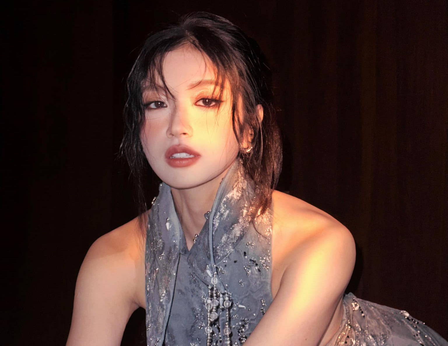 Suni Ha Linh xin loi hinh anh