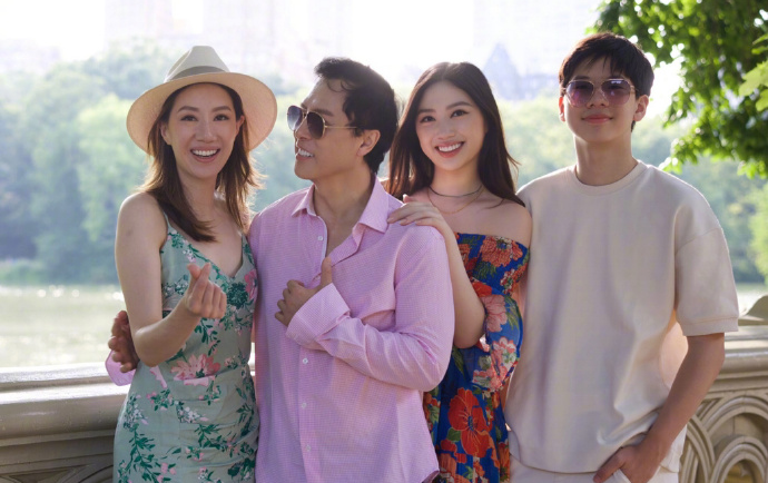 Chan Tu Dan don tuoi 61 ben vo con hinh anh