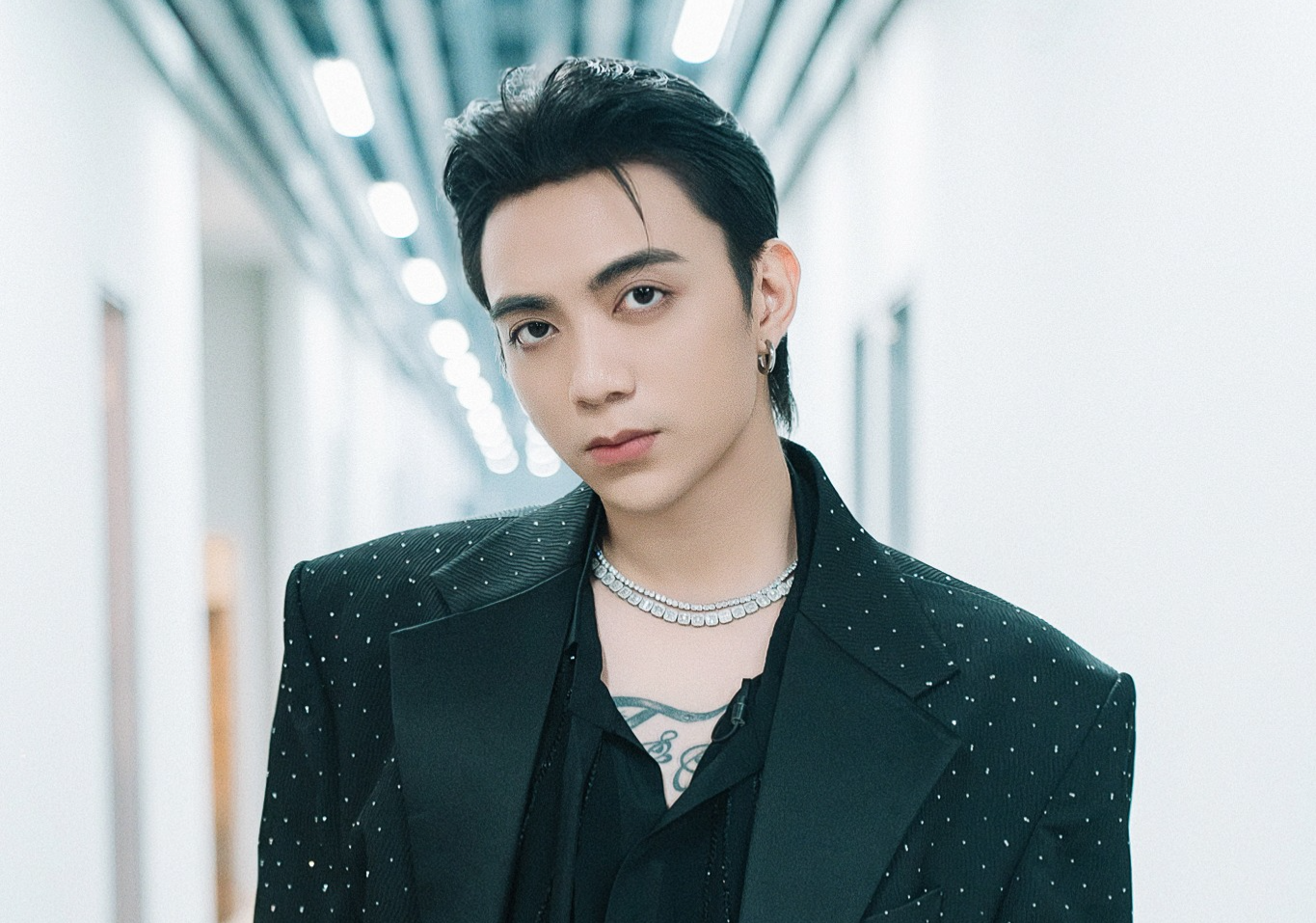 Soobin Hoang Son xin loi hinh anh