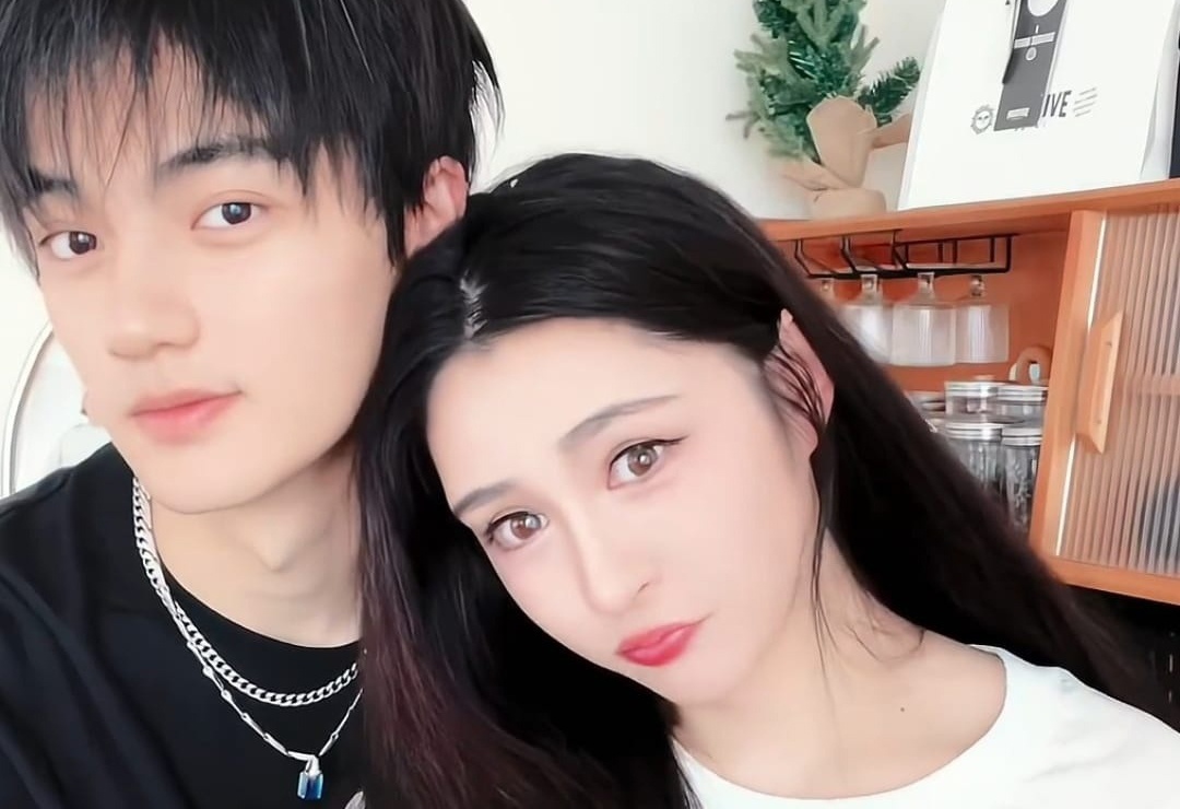 Ly Tam Ngai cong khai ban trai kem 9 tuoi hinh anh