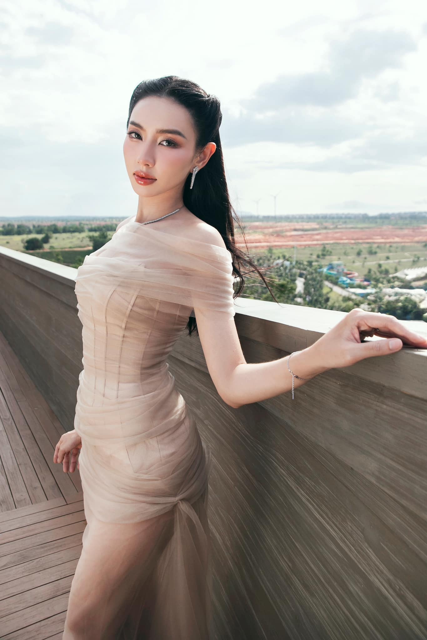 Hoa hau Thuy Tien anh 5