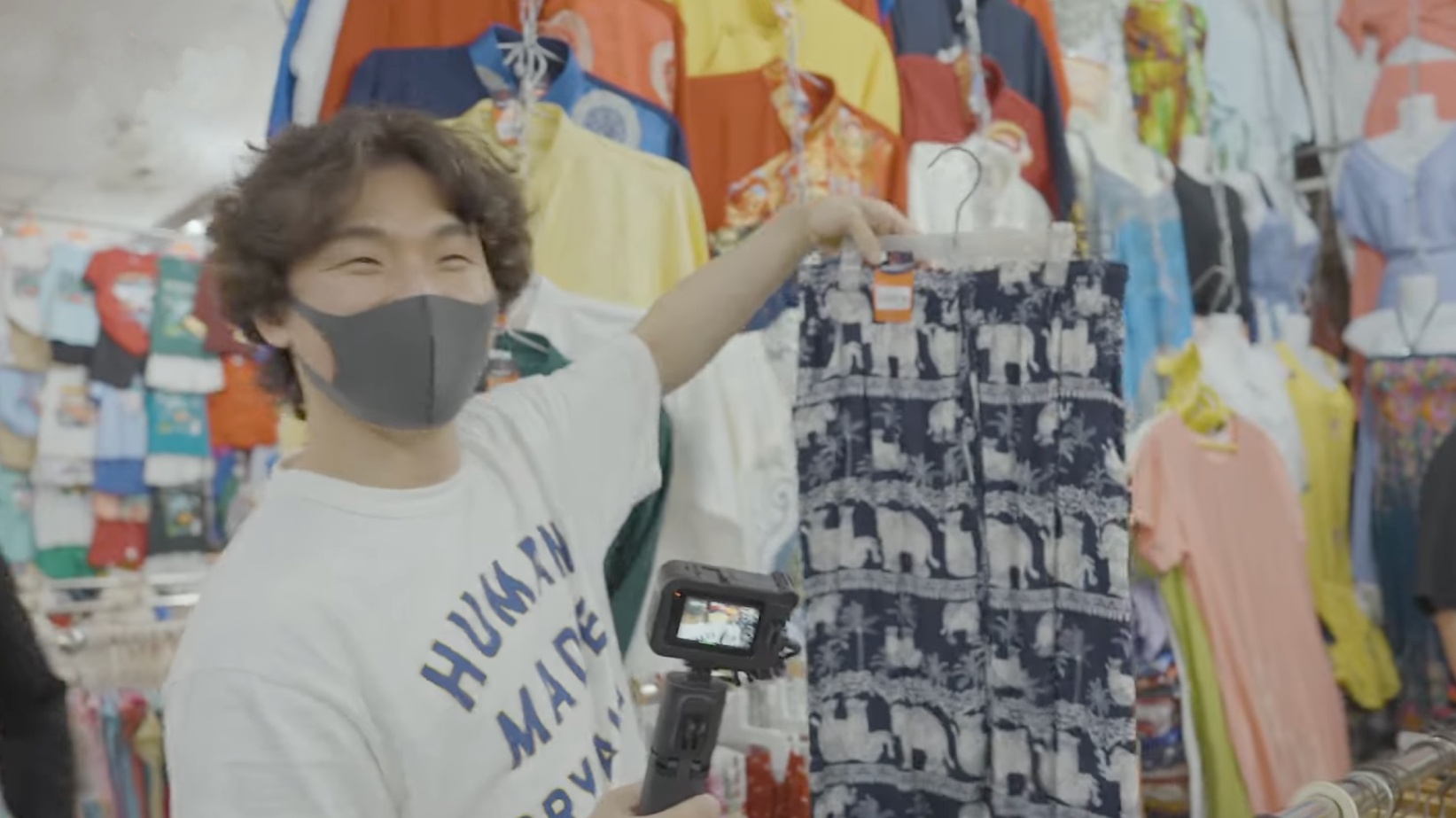 Thanh vien Big Bang mua sam o cho Ben Thanh hinh anh