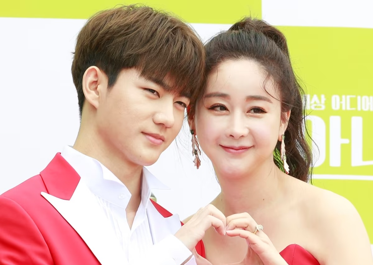 Hoa hau Ham So Won ly hon chong kem 18 tuoi hinh anh