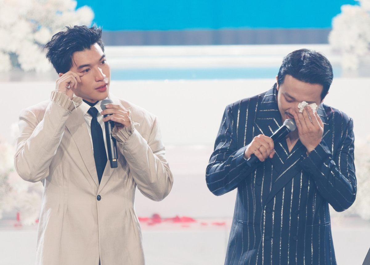 Anh trai 'say hi' dam nuoc mat hinh anh