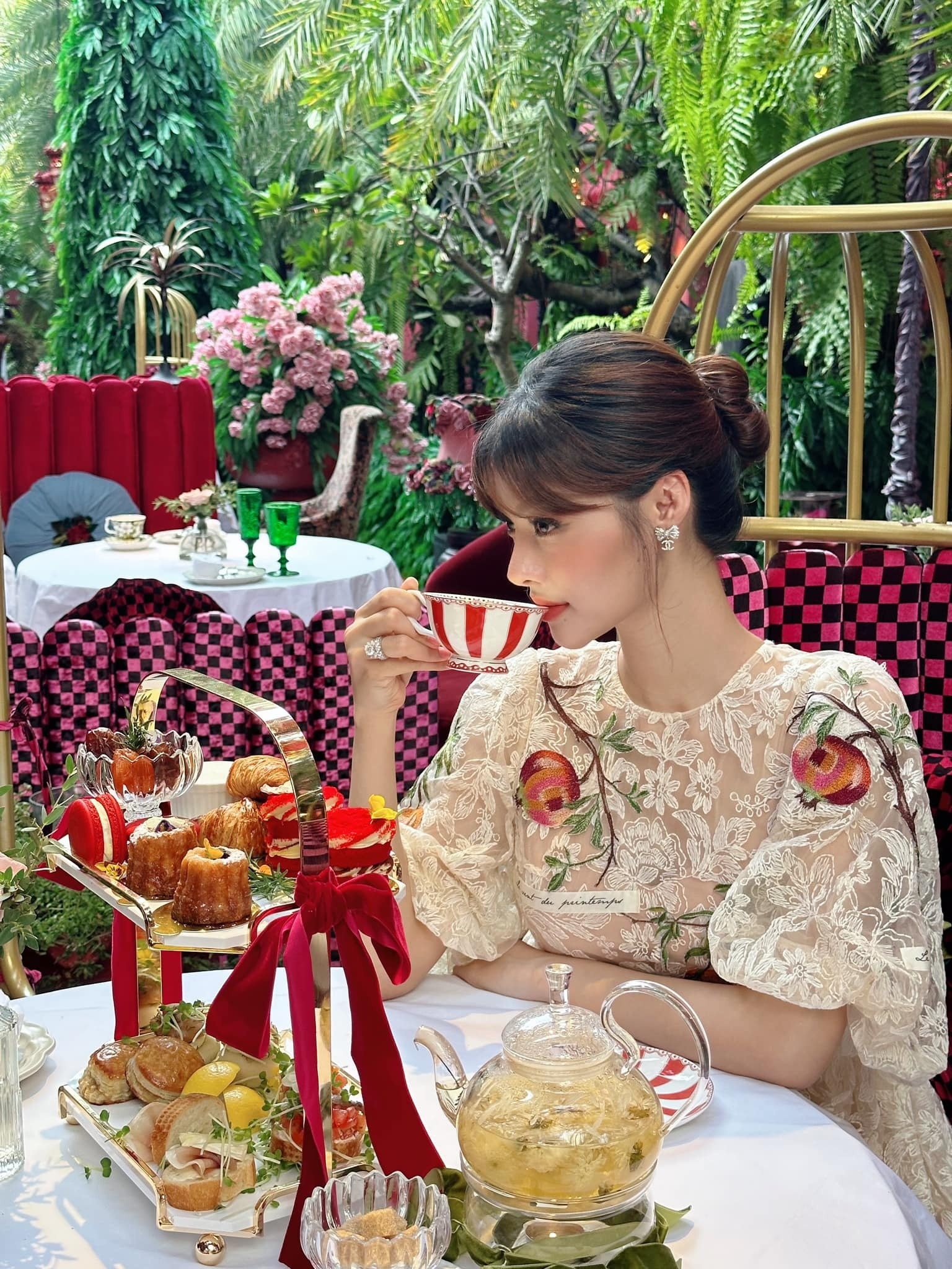 Kieu Loan sinh con anh 7