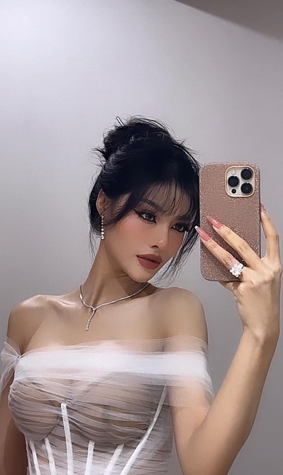 Kieu Loan sinh con anh 6