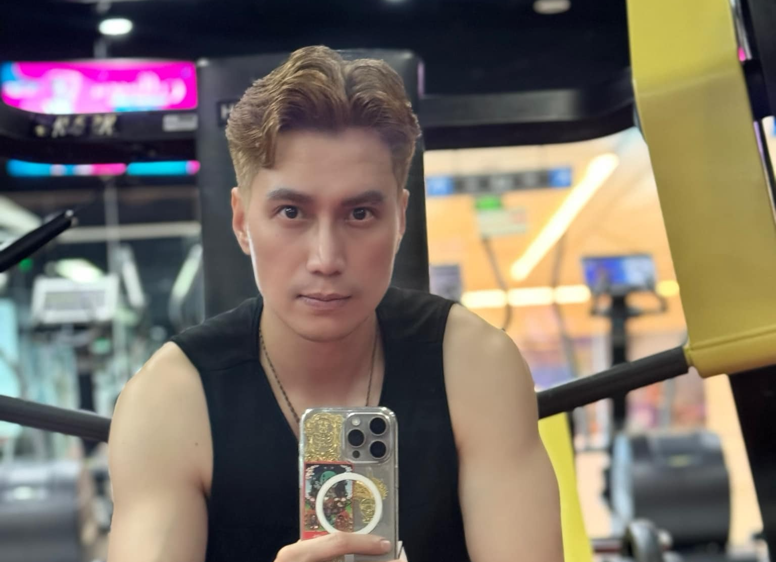 Viet Anh noi ve ngoai hinh khac la hinh anh