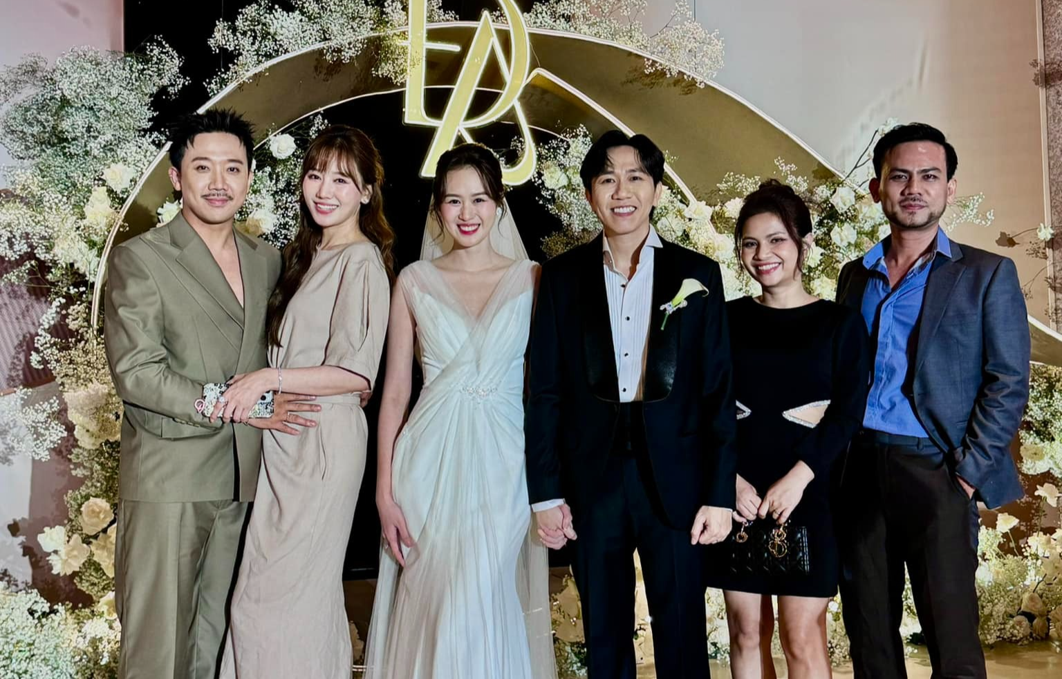 Tran Thanh dang buc anh doi rat nhieu nam moi co voi Anh Duc hinh anh