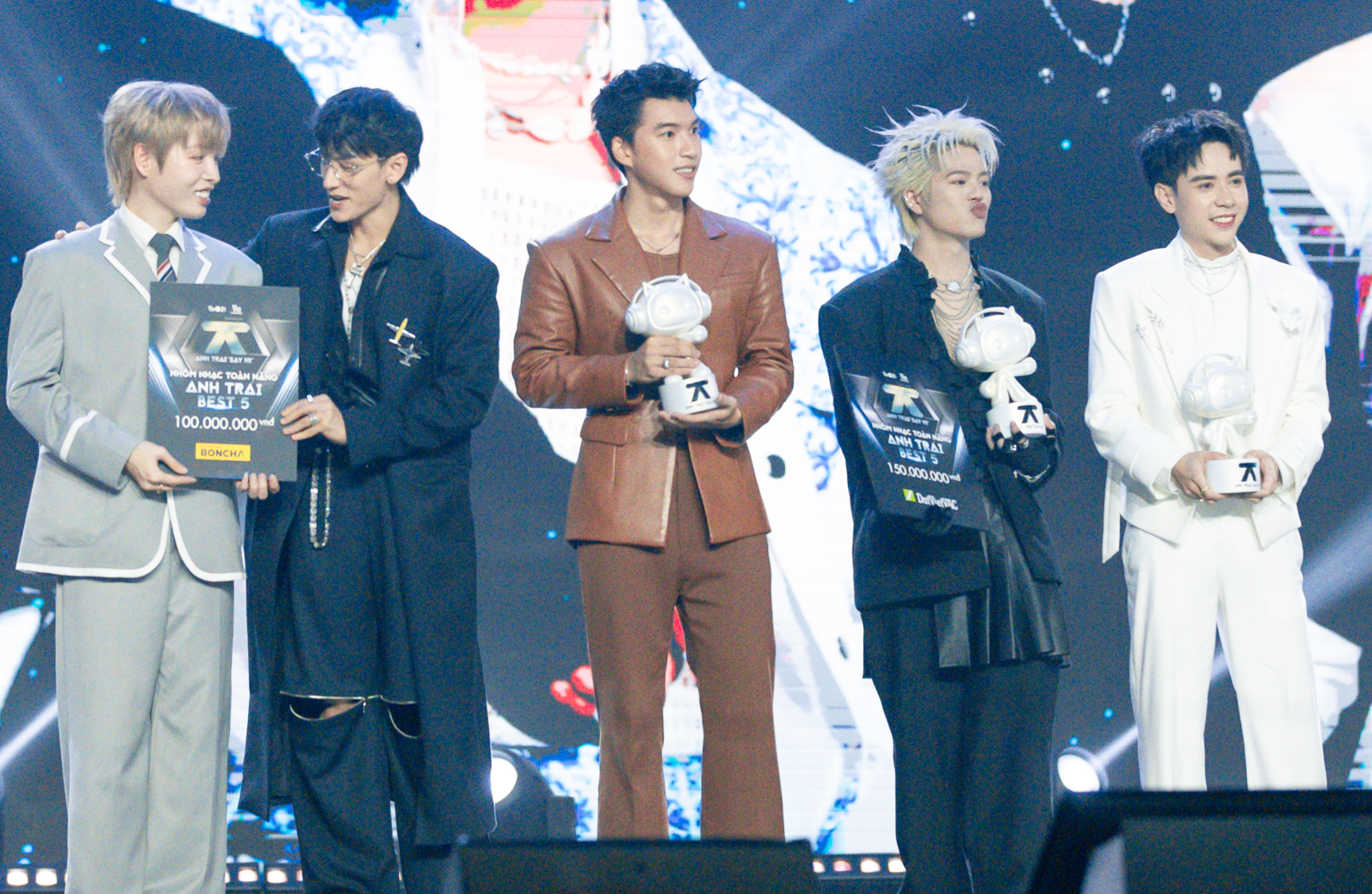 Ket qua Anh trai 'say hi' gay tranh cai hinh anh