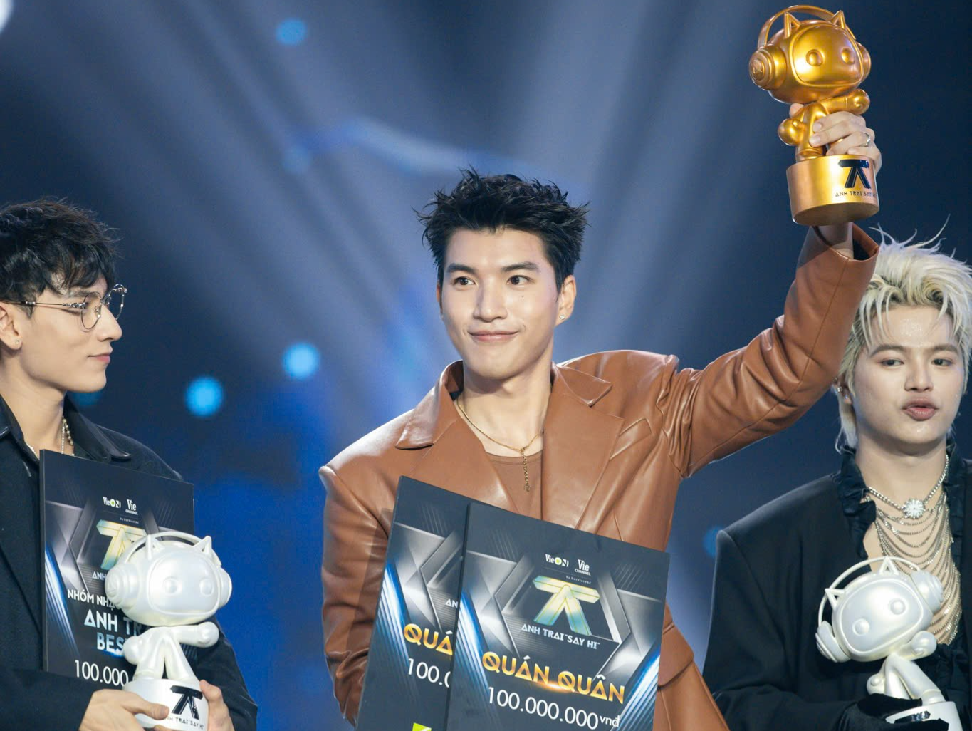 HIEUTHUHAI la quan quan Anh trai 'say hi' hinh anh