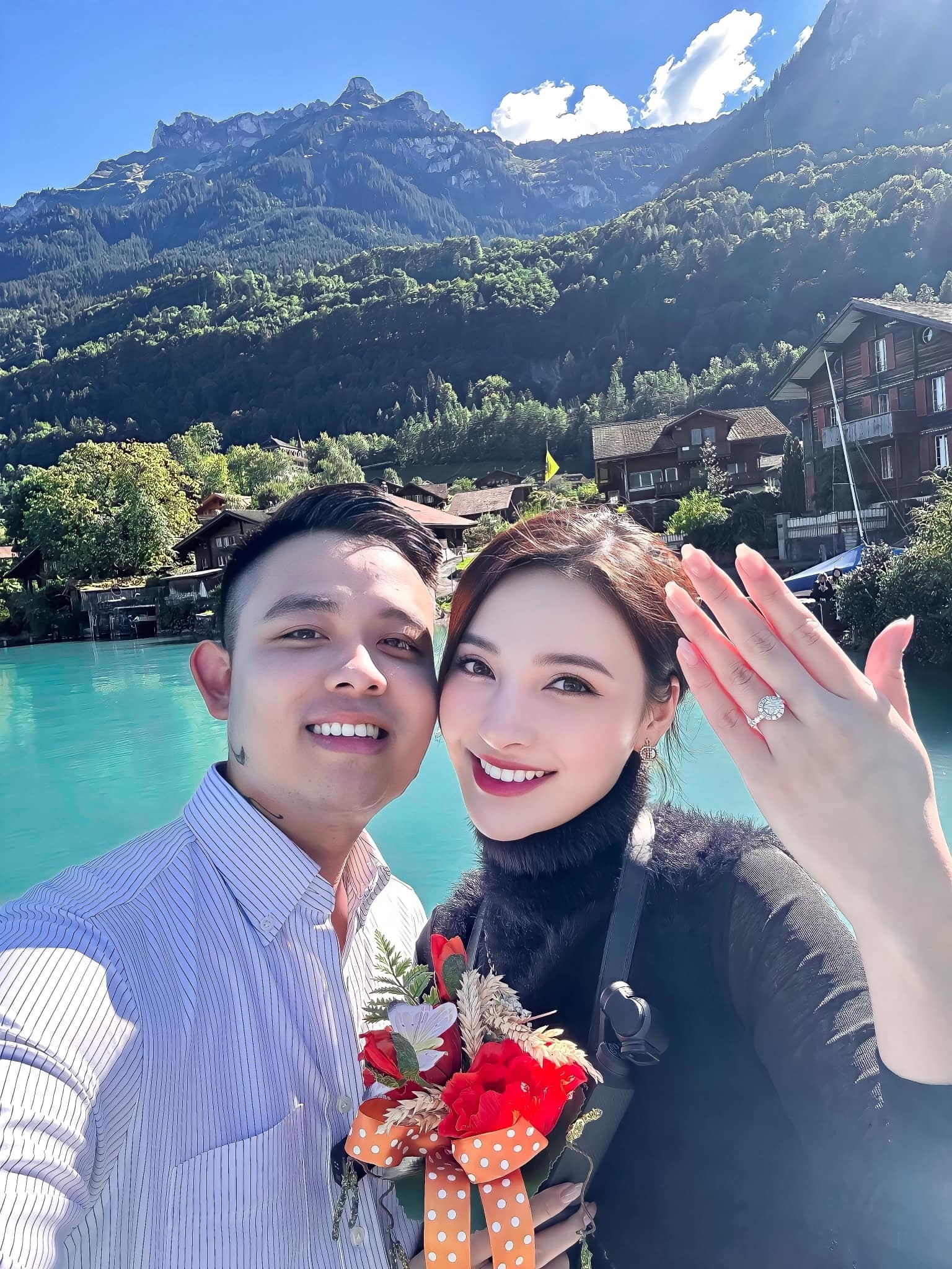 Bich Thuy cuoi anh 1