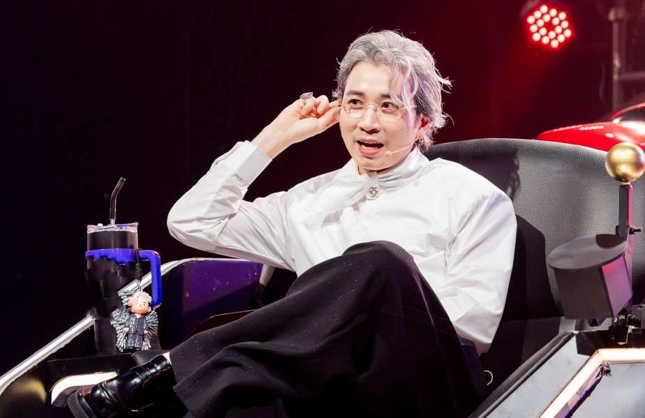 Karik bi tu choi hinh anh