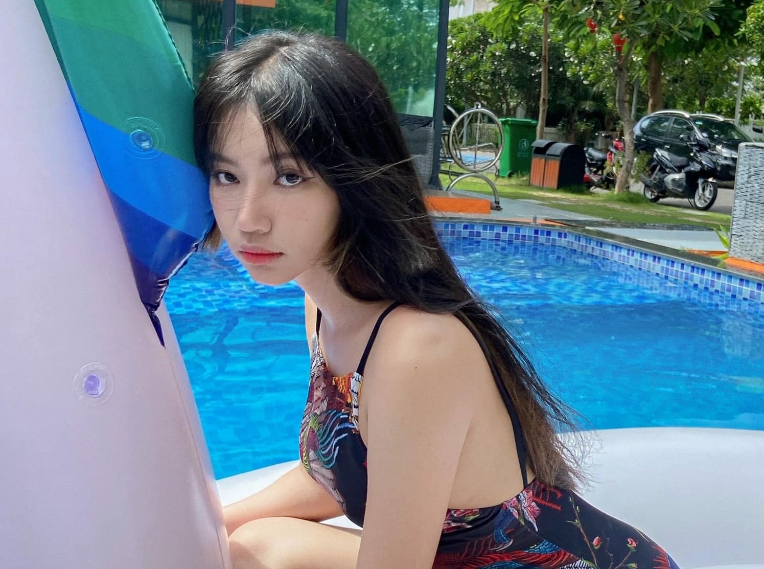 Sao Viet noi gi ve viec tham gia nhom kin gay tranh cai hinh anh