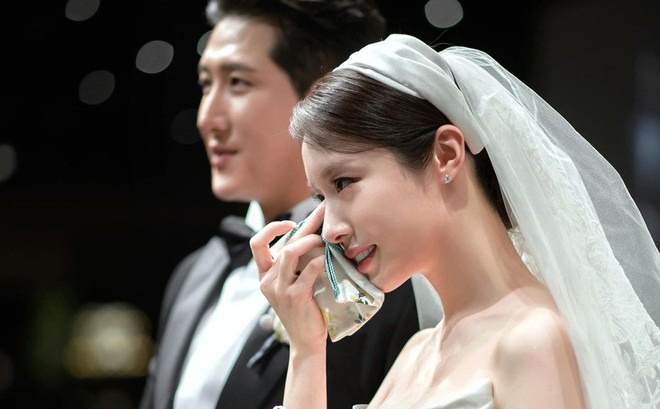 Hon nhan ngan ngui day tranh cai cua Jiyeon hinh anh