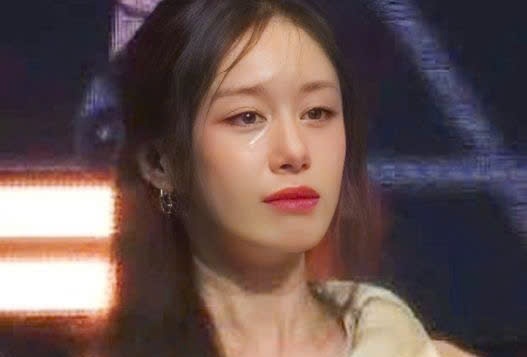 Jiyeon bat khoc sau ly hon hinh anh