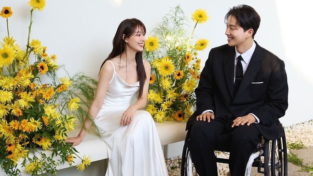 Hon le cua Song Ji Eun va YouTuber ngoi xe lan hinh anh