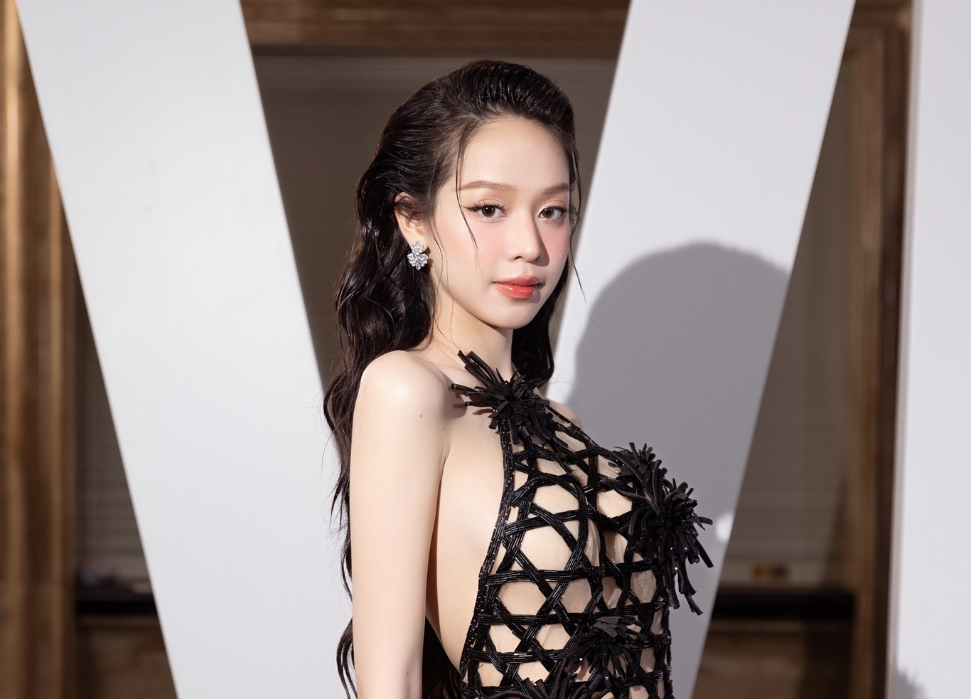 Hoa hau Thanh Thuy bo ve giua su kien hinh anh