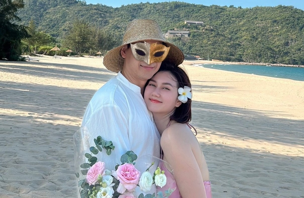 Huong Giang phu nhan yeu dong nghiep hinh anh