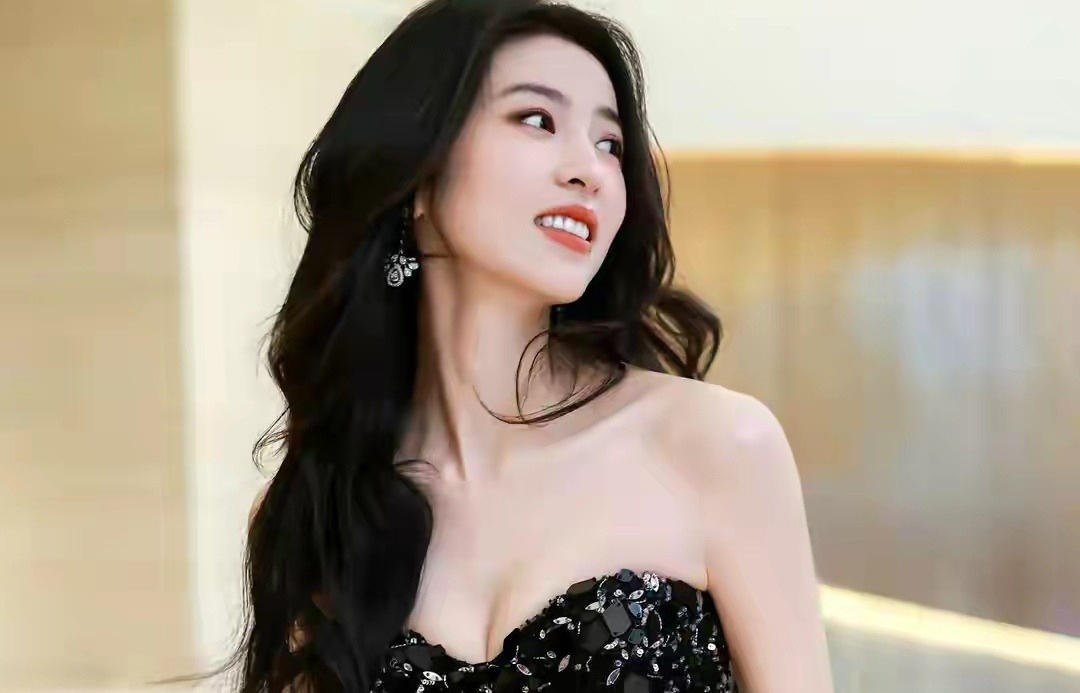 My nhan Hoa ngu lien tuc bi chi trich hinh anh