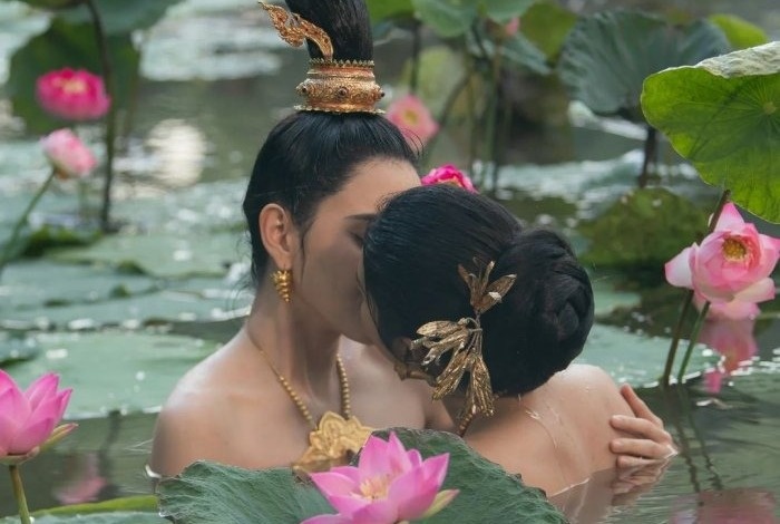 Canh hon gay soc cua Mai Davika hinh anh