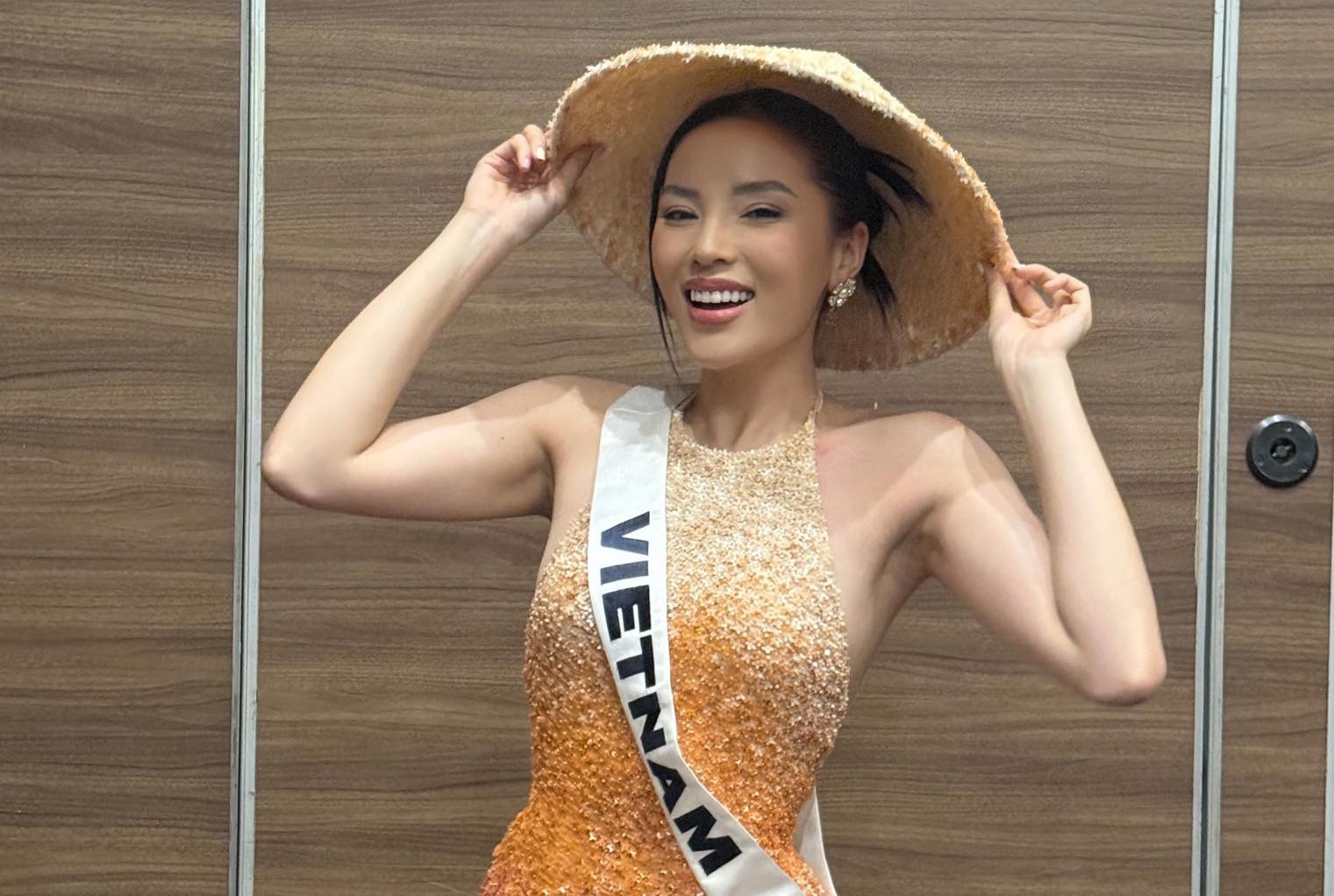 Ky Duyen mac ao dai, doi non o Hoa hau Hoan vu hinh anh