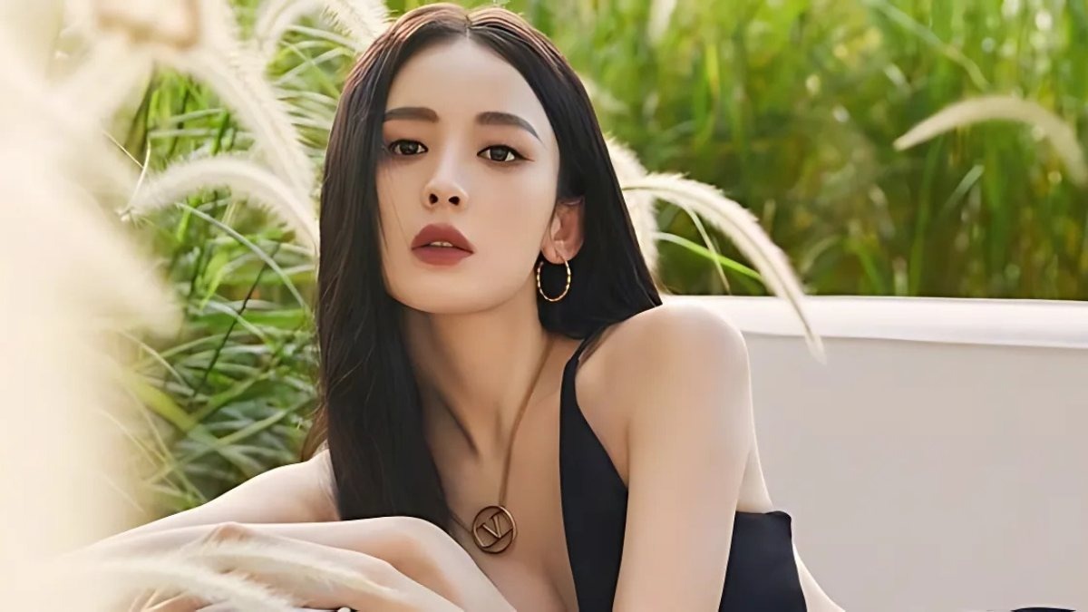 Co Luc Na Trat lo video hen ho dong nghiep hinh anh