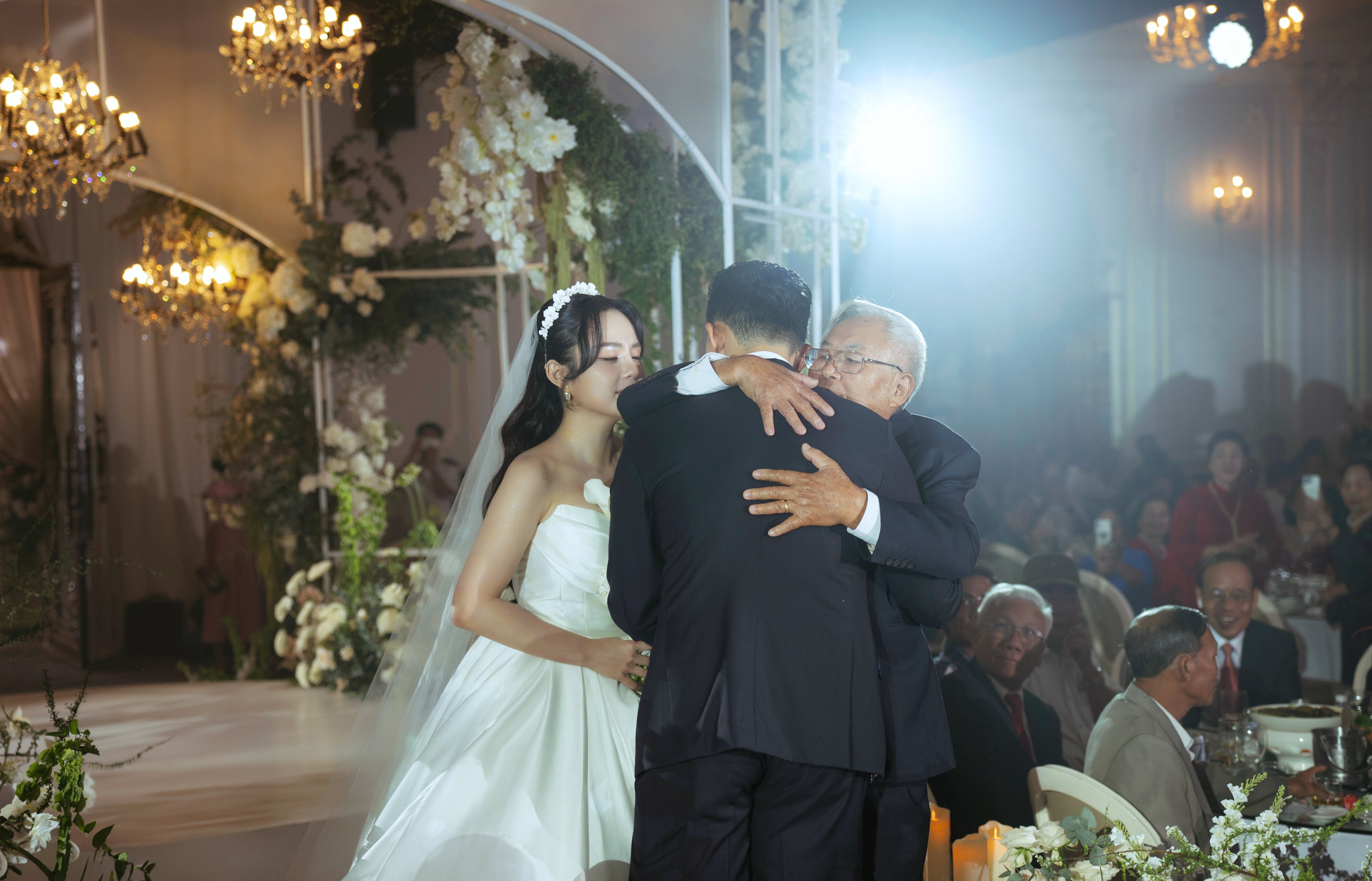 Thai Trinh cuoi anh 7