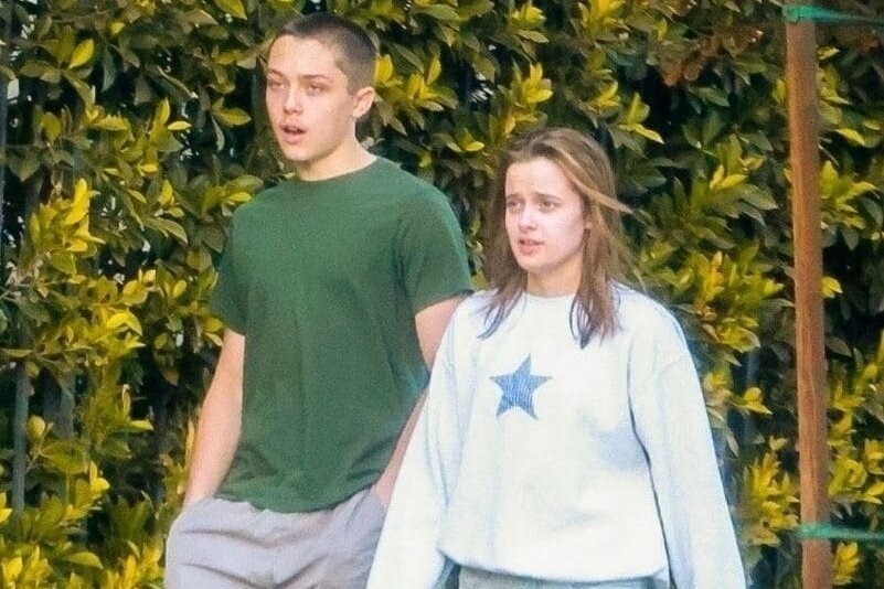 Cap song sinh khac biet cua Angelina Jolie hinh anh