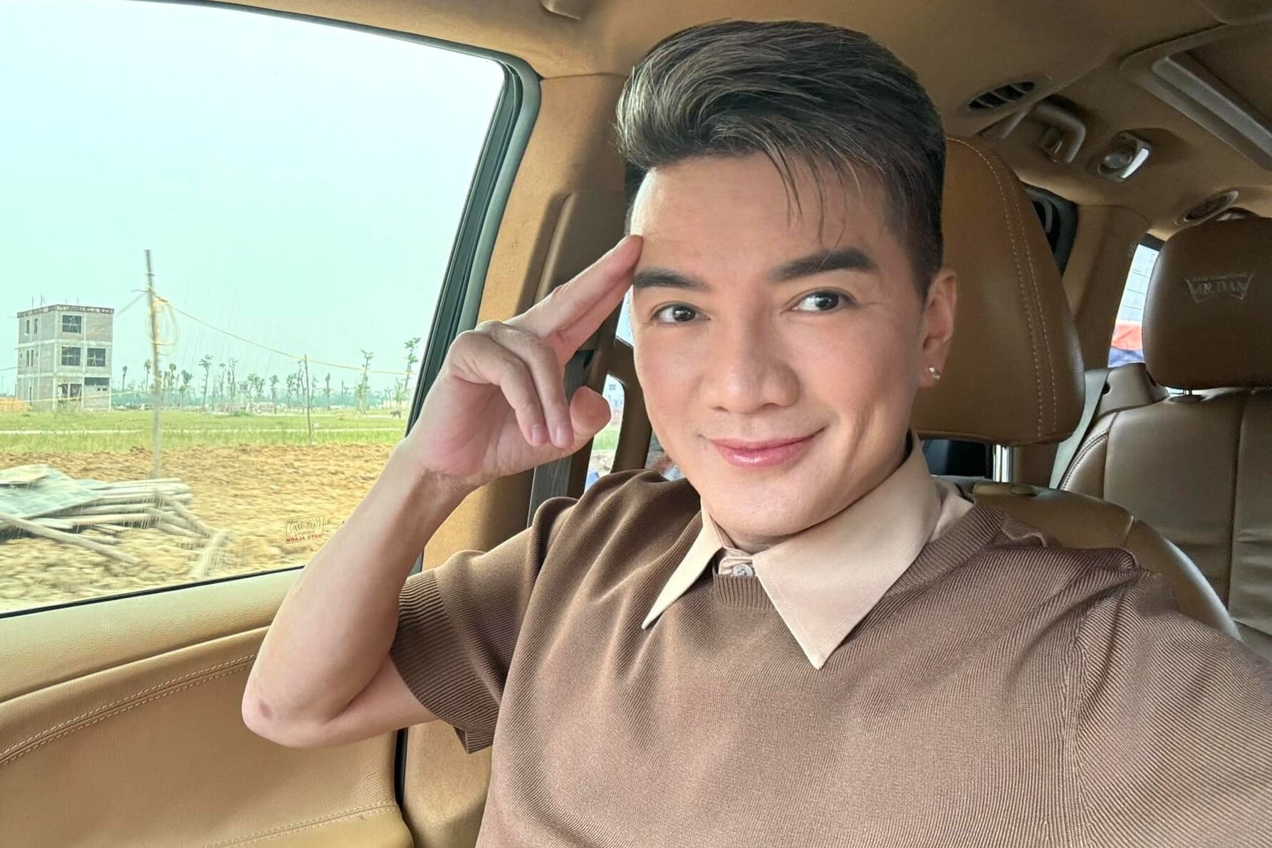 Toan canh vu Dam Vinh Hung gap nan o My hinh anh