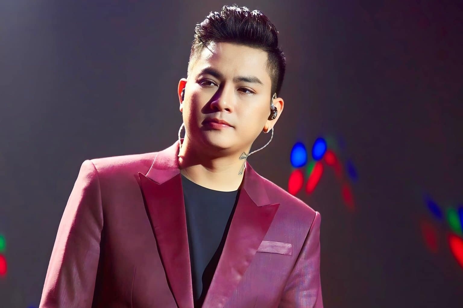 Hoai Lam xin loi hinh anh