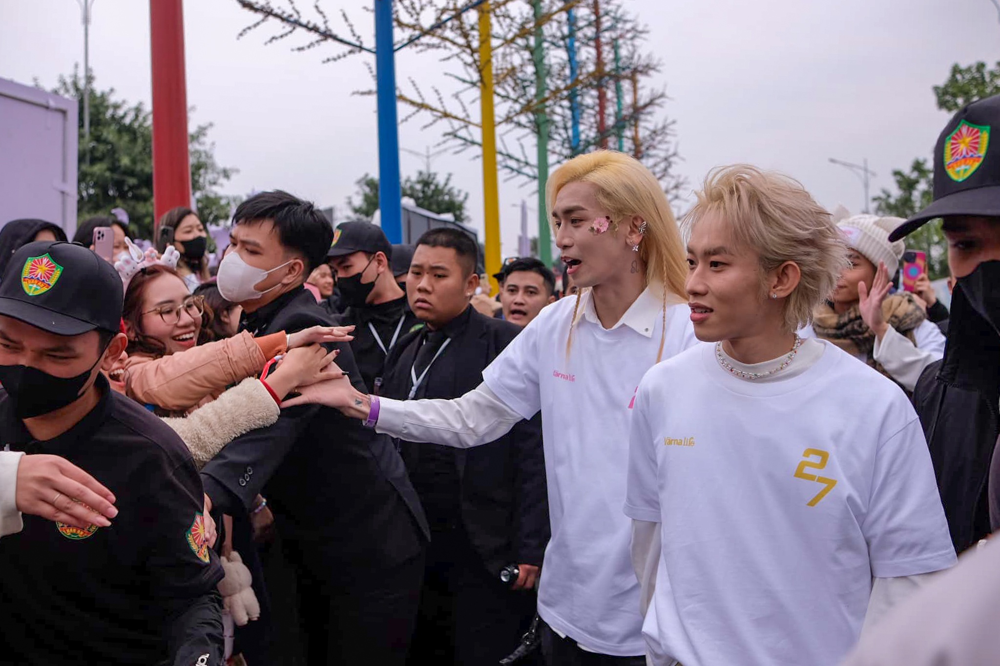 Bang Kieu, BB Tran duoc vay kin hinh anh