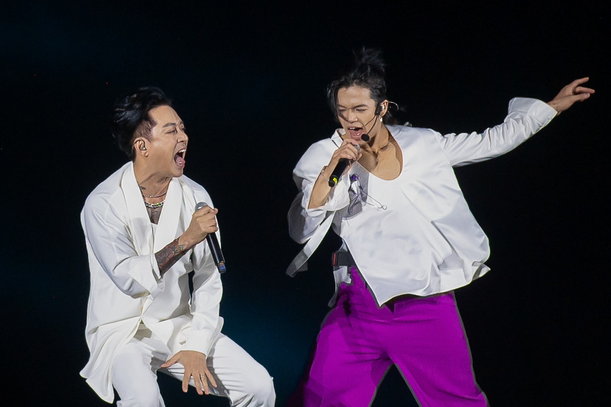 Hon 30 anh trai chay het minh trong concert o Hung Yen hinh anh