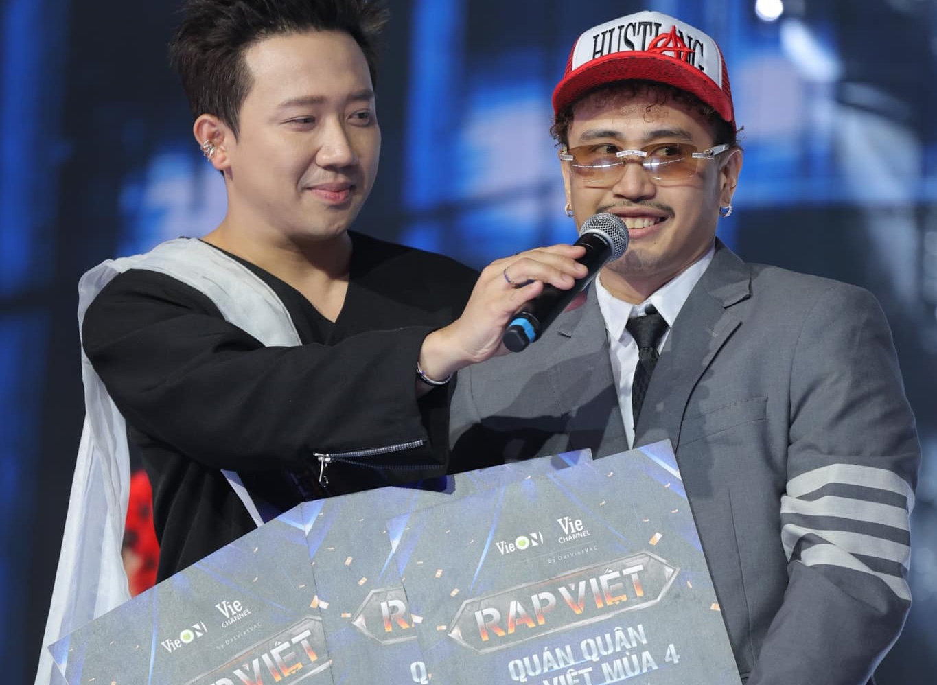 The kho cua quan quan Rap Viet hinh anh