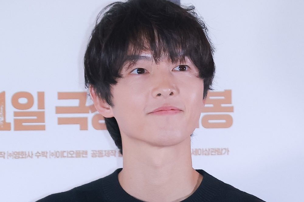 Ngoai hinh gay bat ngo cua Song Joong Ki hinh anh